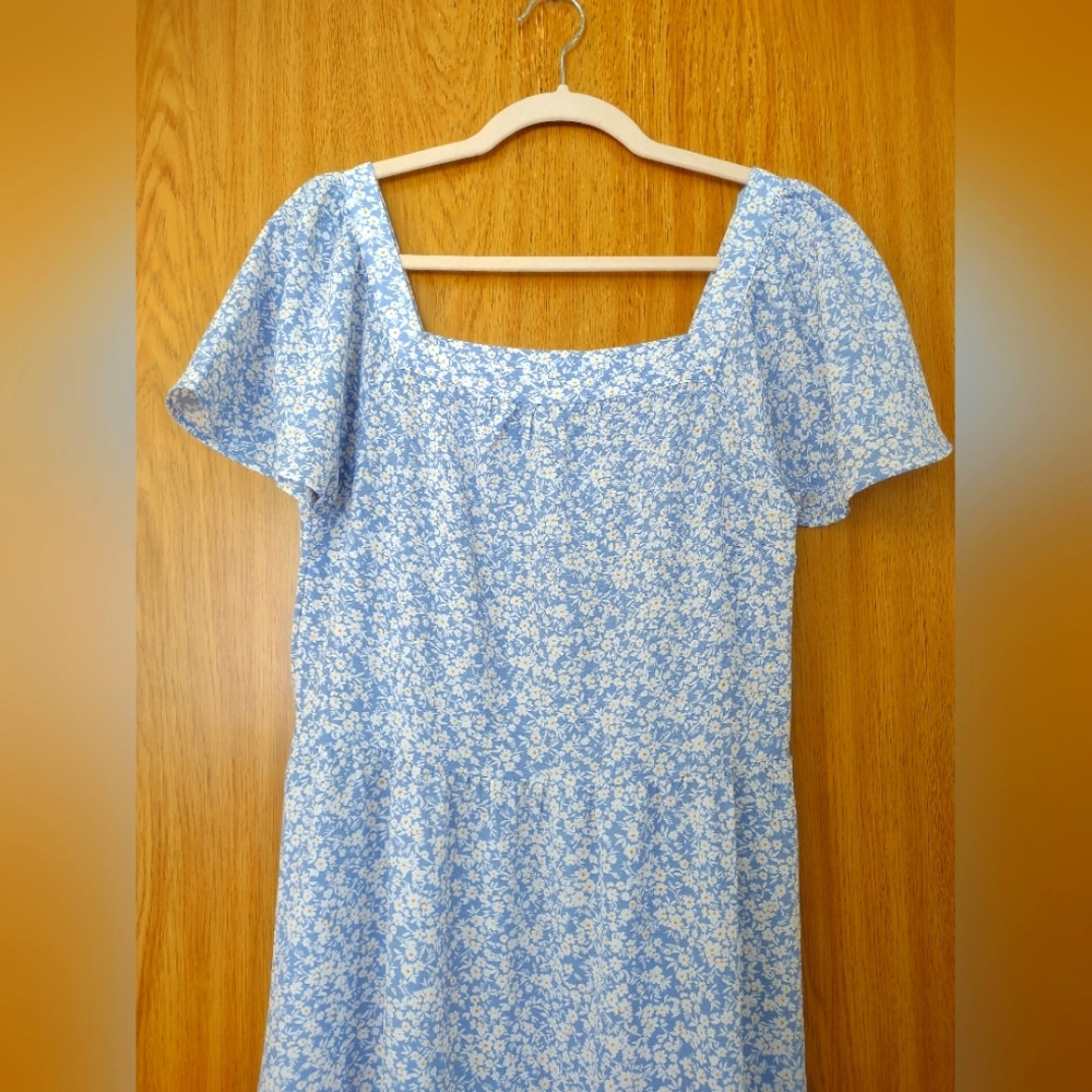 Blue dress with white daisies